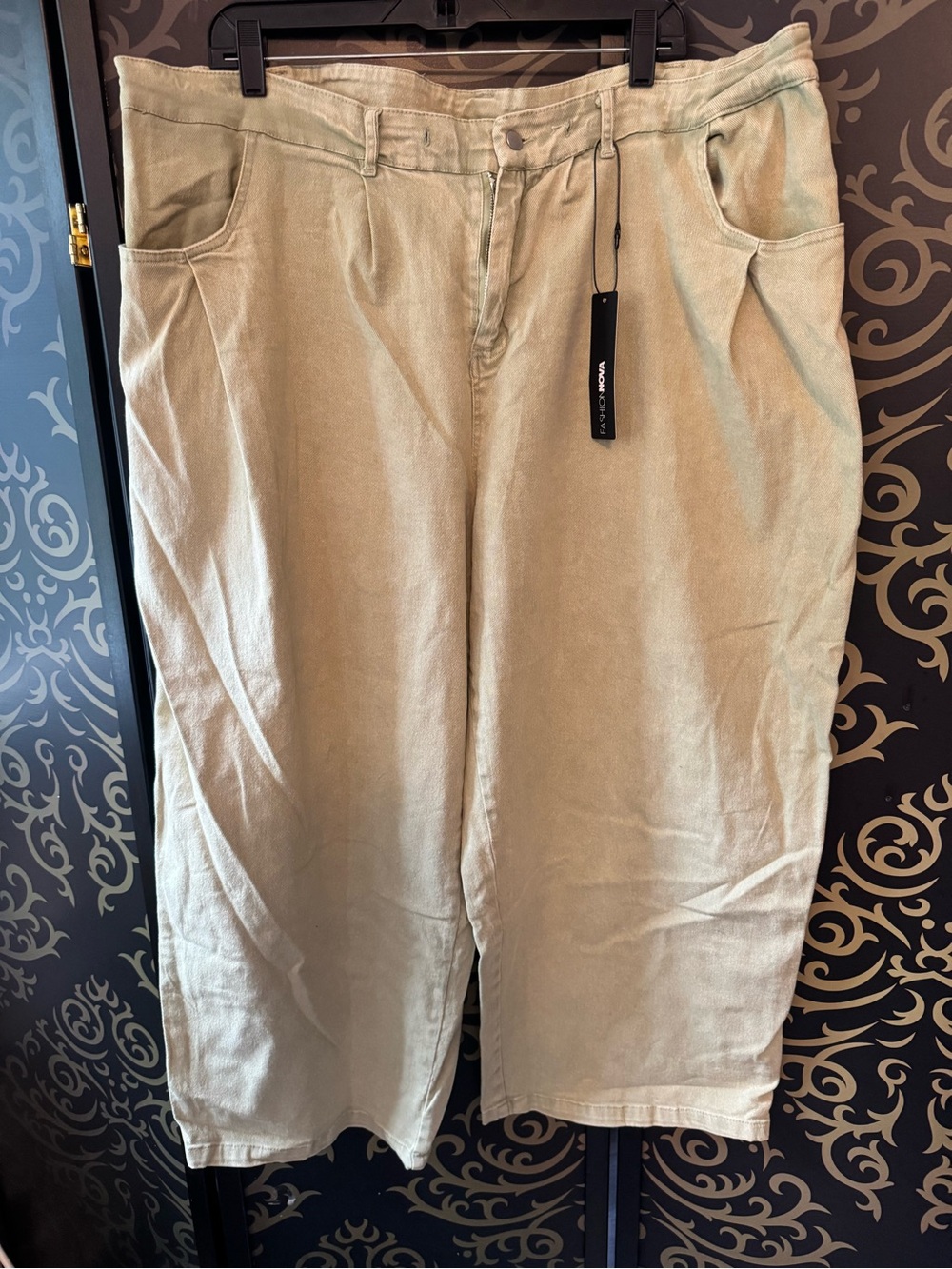 Fashion Nova Wide-Leg Jeans in Light Khaki